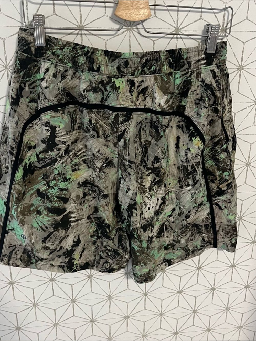Lululemon Pace Breaker Linerless Short 7"
Impulse Green Multi - Picture 7 of 8